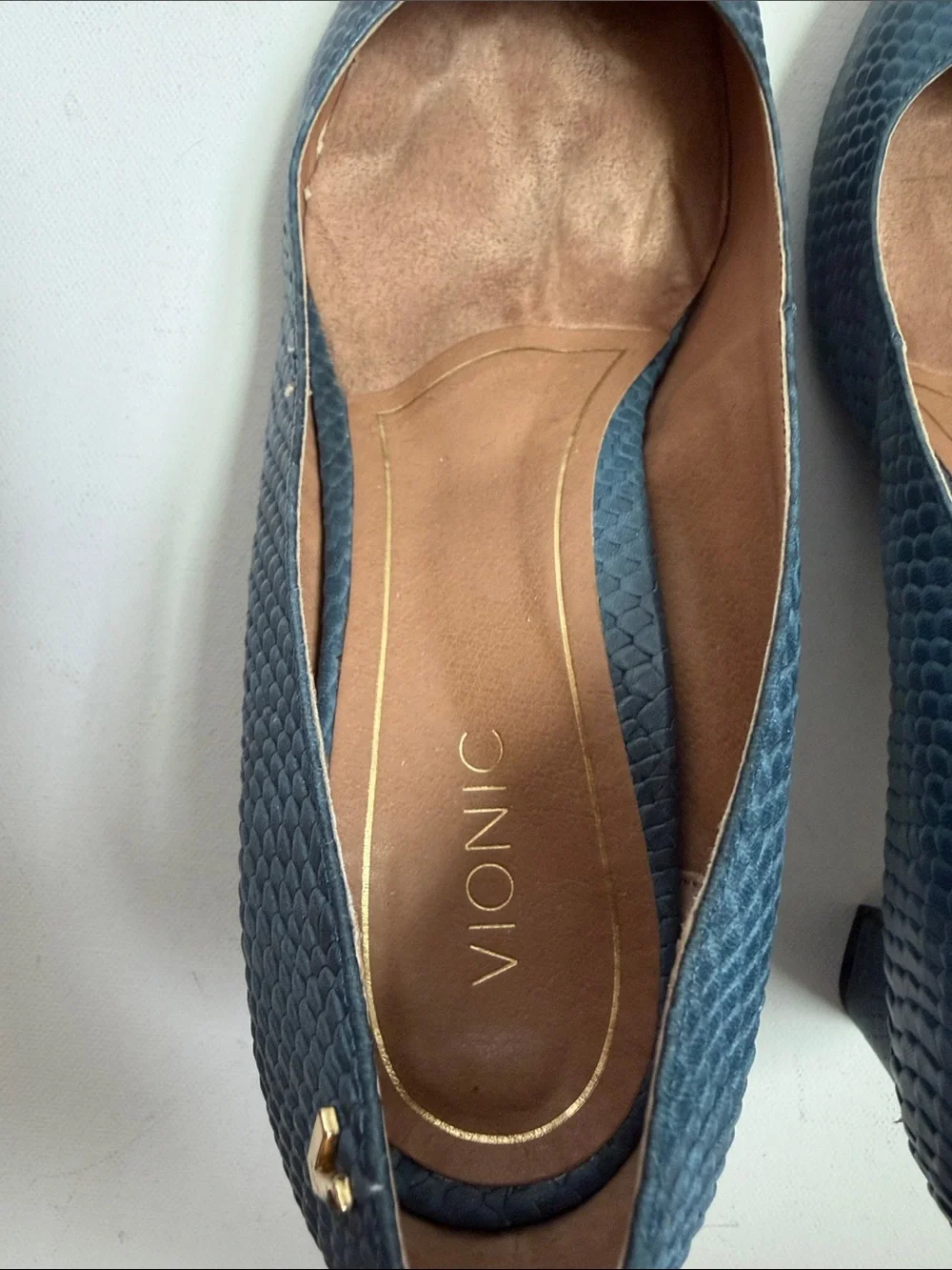 Vionic Blue Textured Pointed-Toe Flats | 8.5